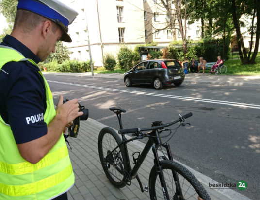 Wyprzedzając, potrącił rowerzystę