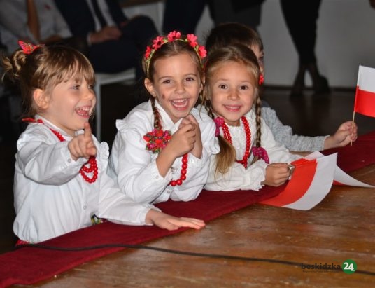 Maków: Patriotyczne śpiewanie i stypendia (wideo)