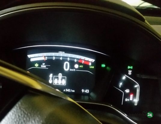 Kręcą, oj kręcą… Rekordzista miał na liczniku o 393 436 kilometrów mniej!