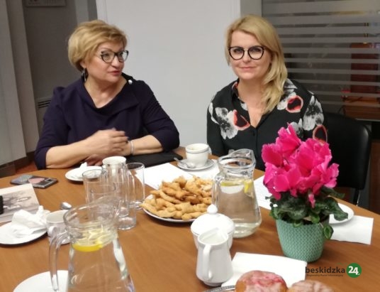 Przy pączkach o polityce