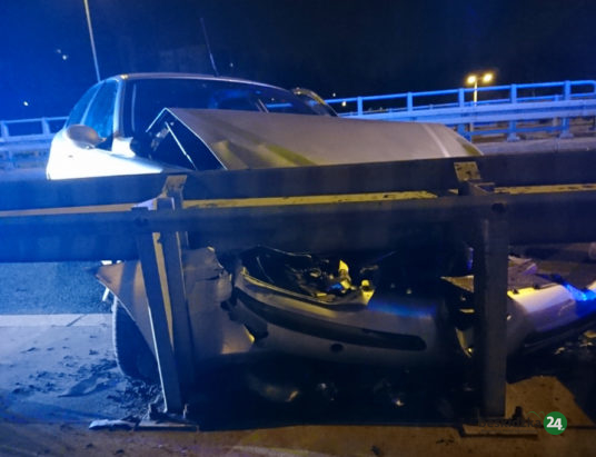 Pijany wkomponował auto w barierę
