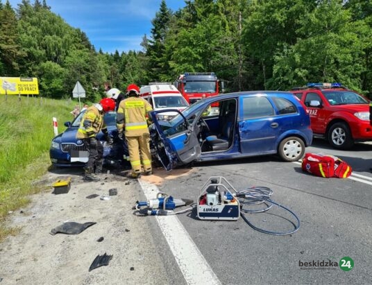 Trzy osoby ranne po wypadku w Naprawie (foto)
