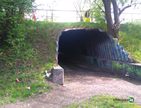 Tunel pełen szkła