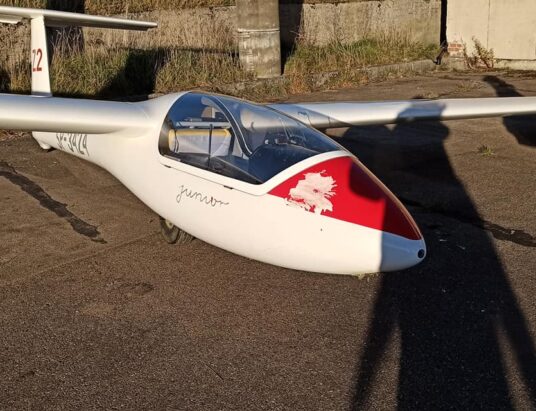 Twarde lądowanie szybowca. Pilot trafił do szpitala