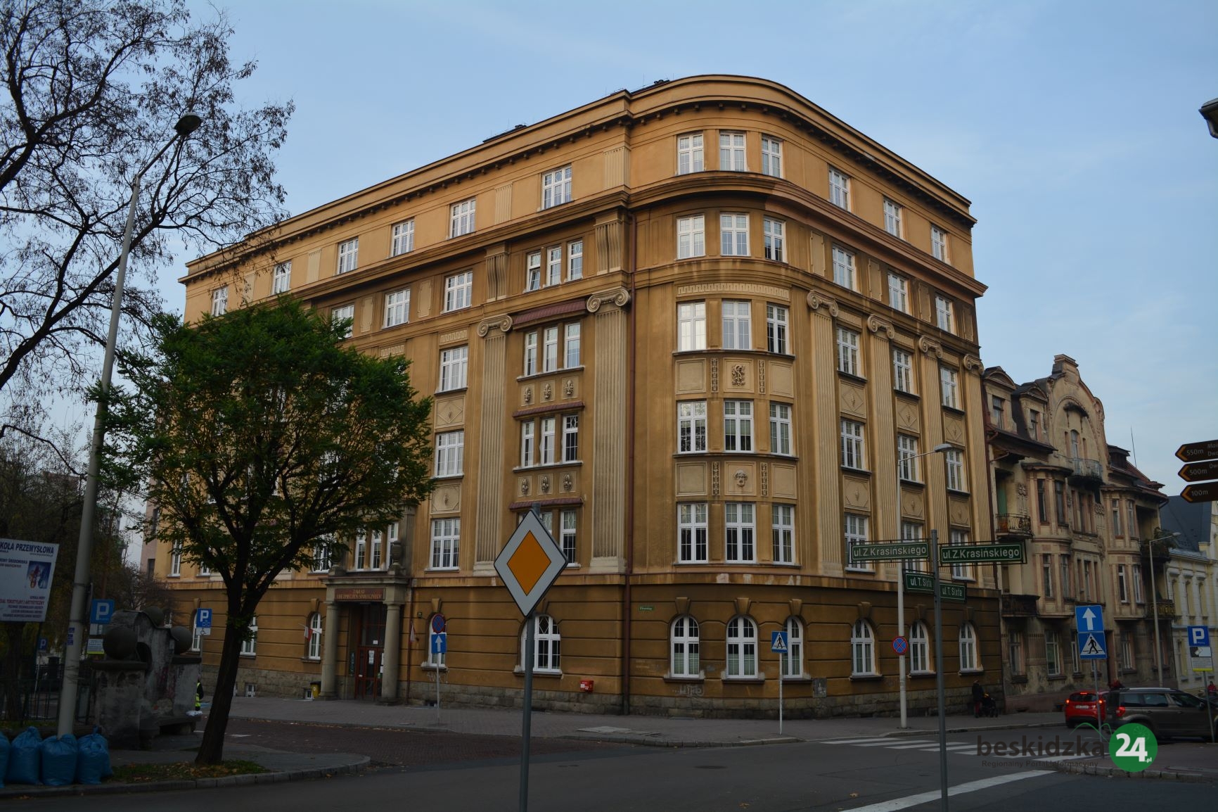 Ewakuacja bielskiego oddziału ZUS. Służby sprawdzały budynek po alarmie bombowym