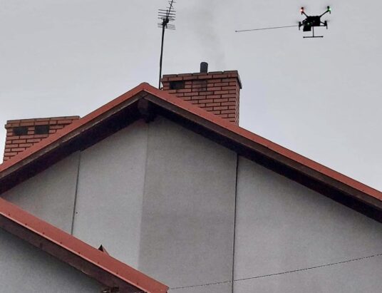Drony nad kominami w Cieszynie. Poleciały mandaty | ZDJĘCIA