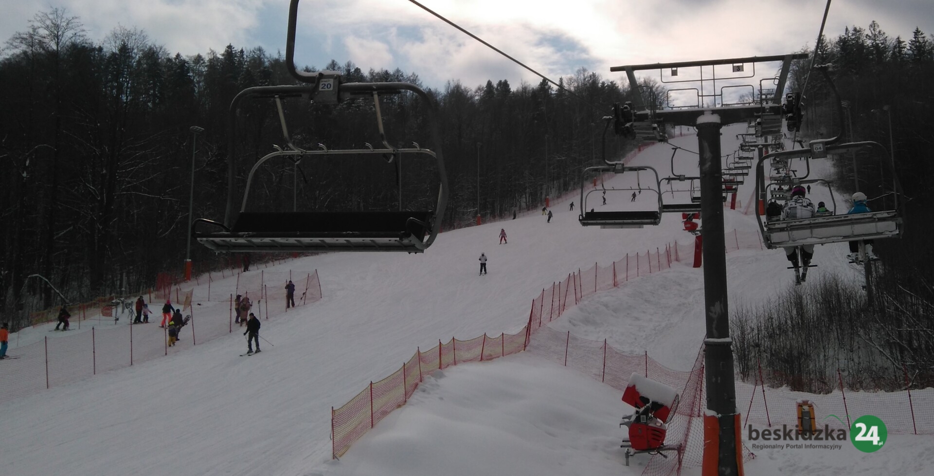 Trwa naśnieżanie stoku w Bielsku-Białej. Kierownictwo ośrodka prosi o wyrozumiałość