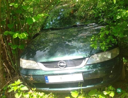 Ktoś porzucił auto w Witanowicach. Gmina szuka właściciela