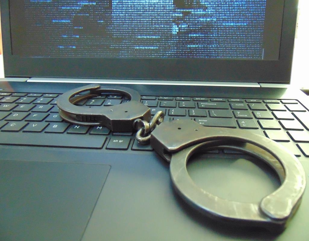 Telefon, strach i obietnica zysku. Mieszkańcy powiatu stracili ponad 60 tys. zł