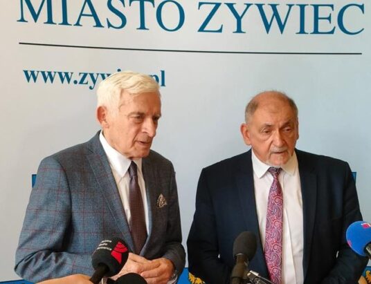 W Żywcu były premier Jerzy Buzek rozmawiał o szansie dla jezior Żywieckiego i Międzybrodzkiego! – ZDJĘCIA