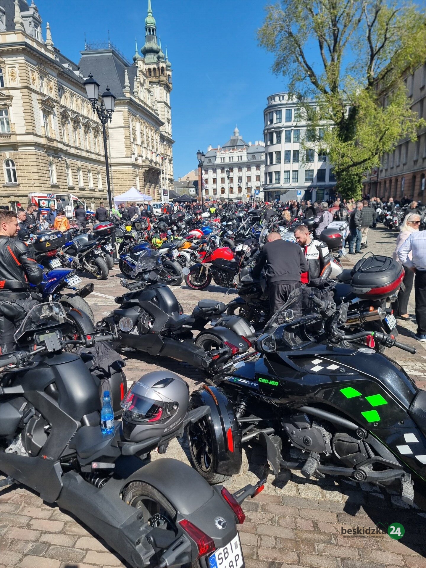 Sezon motocyklowy czas rozpocząć. Setki maszyn przed ratuszem | ZDJĘCIA