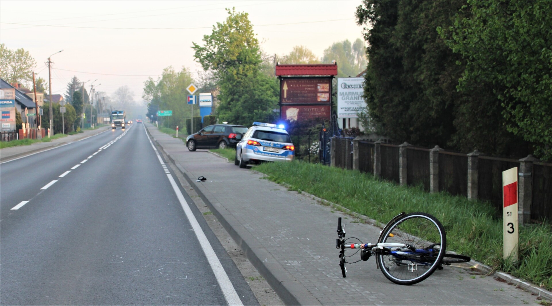Wypadek w gminie Oświęcim. Potrącony został rowerzysta – foto