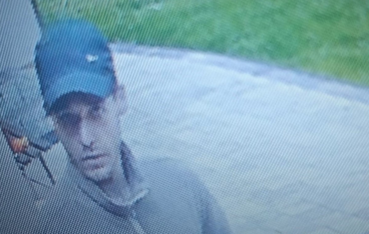 Policja szuka sprawcy kradzieży. Okradł dwójkę mieszkańców Kęt – foto