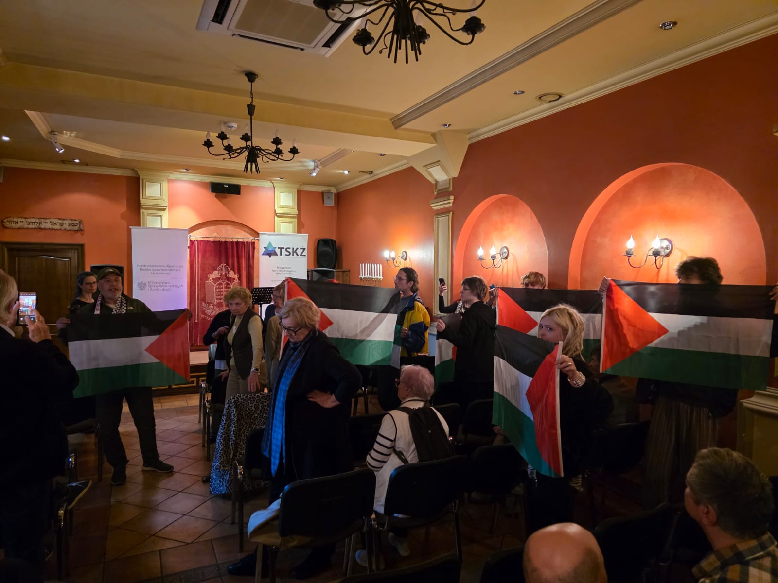 Organizatorzy wezwali policję. Zakłócono koncert w Gminie Wyznaniowej Żydowskiej