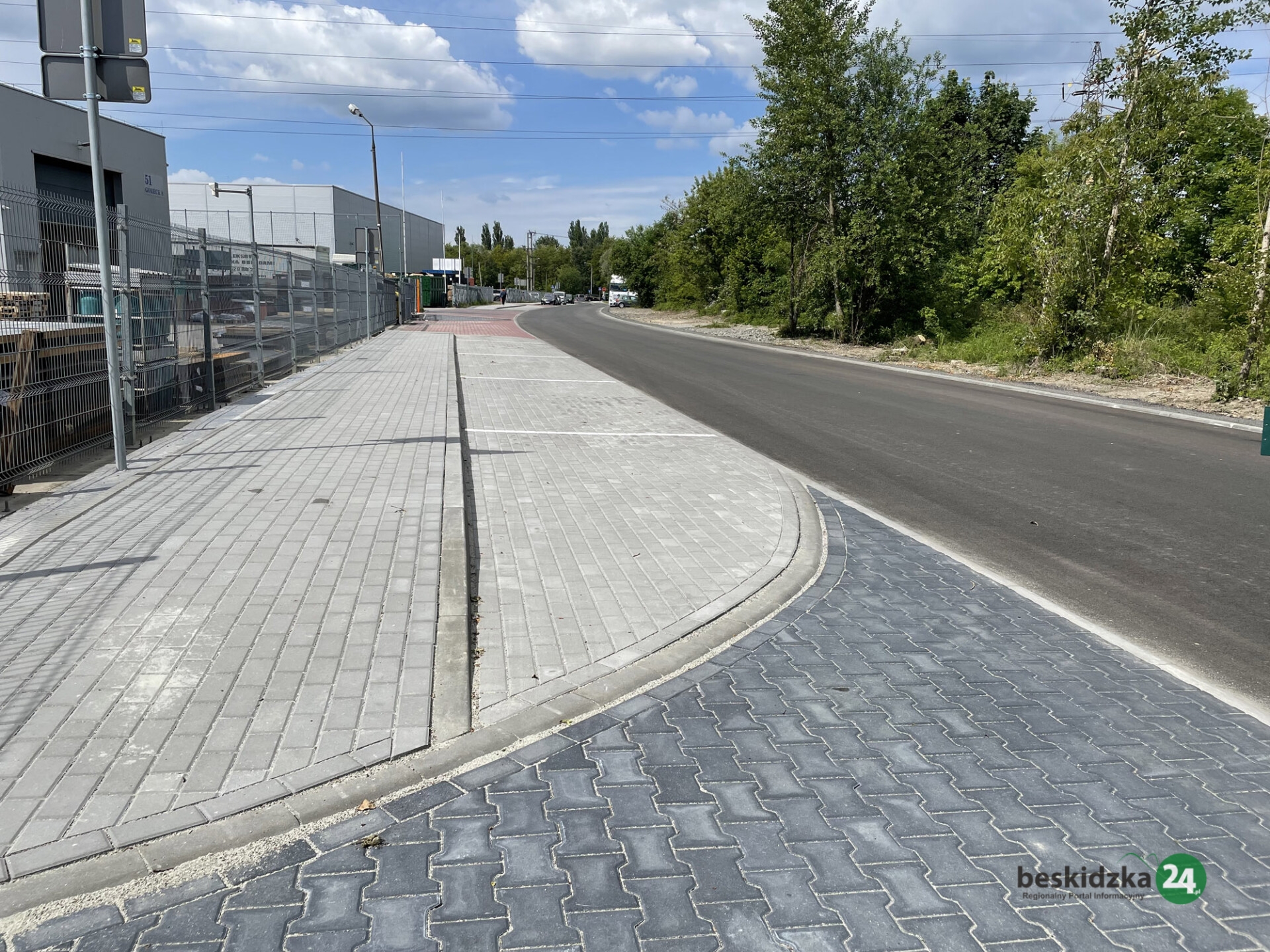 Skoczów: Nowa droga, chodnik i kanalizacja