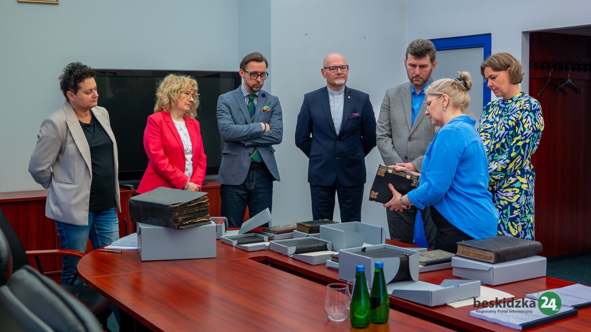 Powrót wyjątkowej kolekcji do Cisownicy. Książki już po renowacji