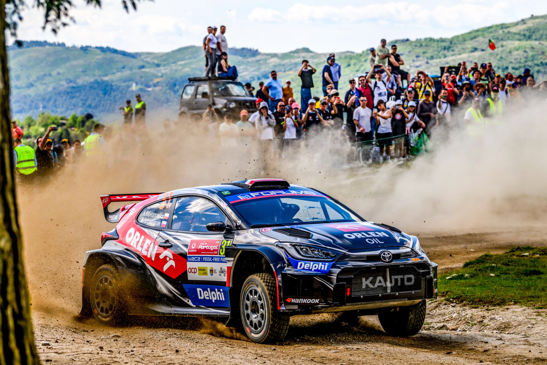 Kajetan Kajetanowicz nie zwalnia, rajdowy maraton trwa