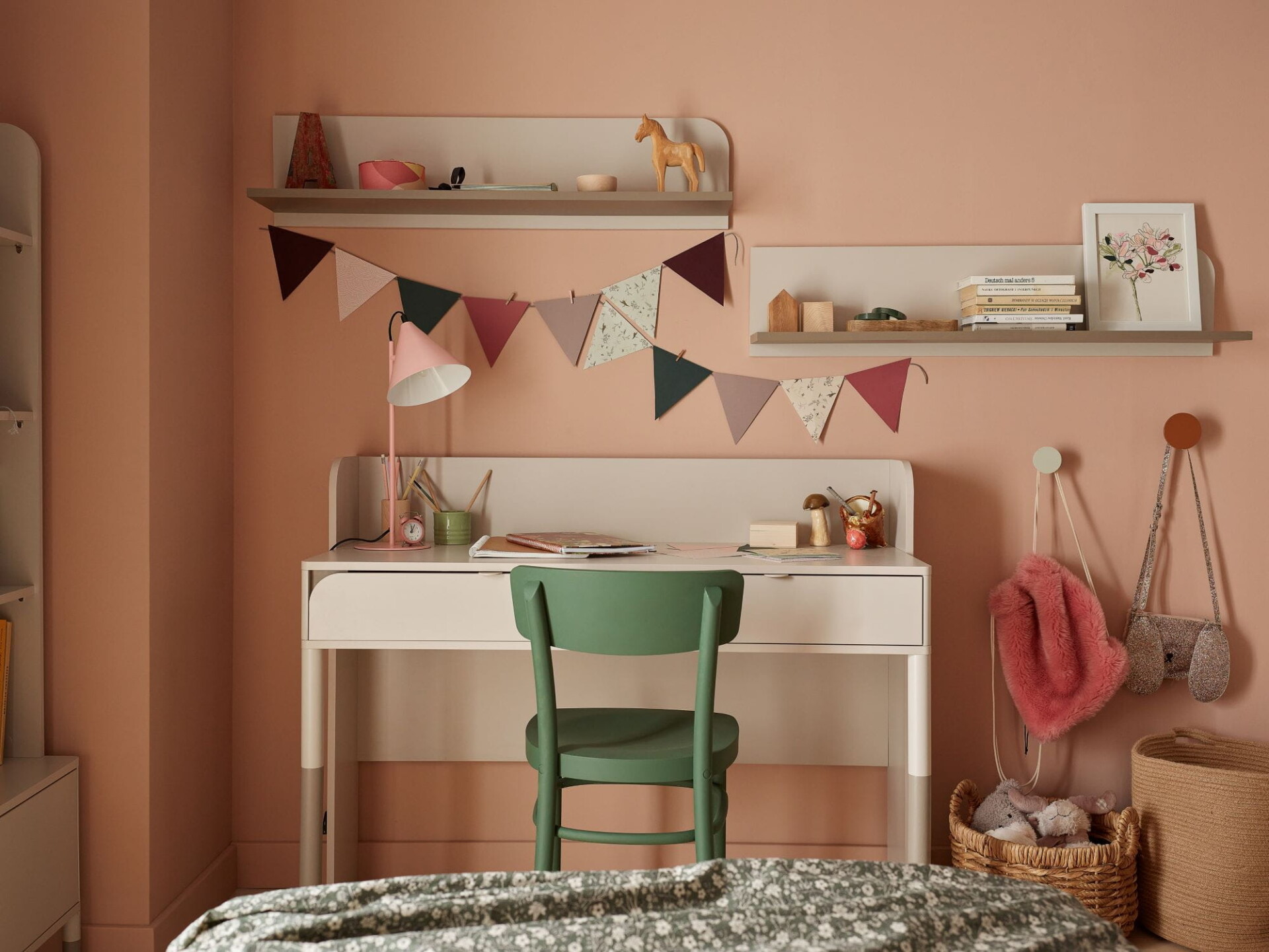 Jak wybrać idealne meble dla dziecka? Poradnik dla rodziców poszukujących mebli dla dziewczynki