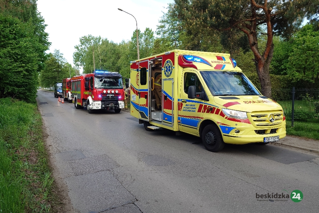 Czechowice: Zasłabł za kierownicą. Samochód uderzył w ogrodzenie posesji – foto