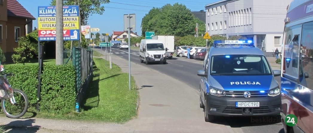 Niebezpieczny upadek małej cyklistki. Prawidłowa reakcja świadków zdarzenia
