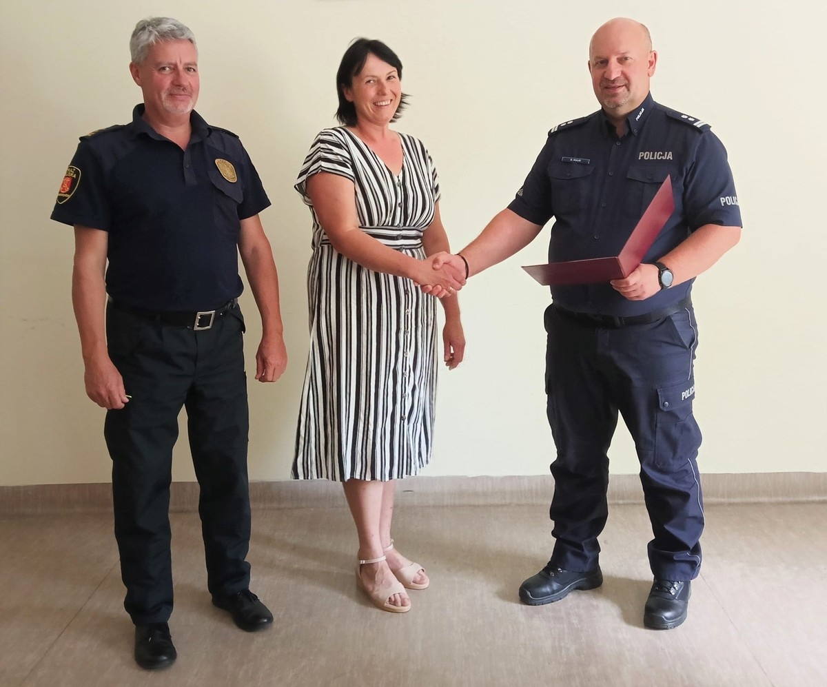 Urzędniczka odznaczona przez komendanta. Dzięki niej, uratowano człowieka