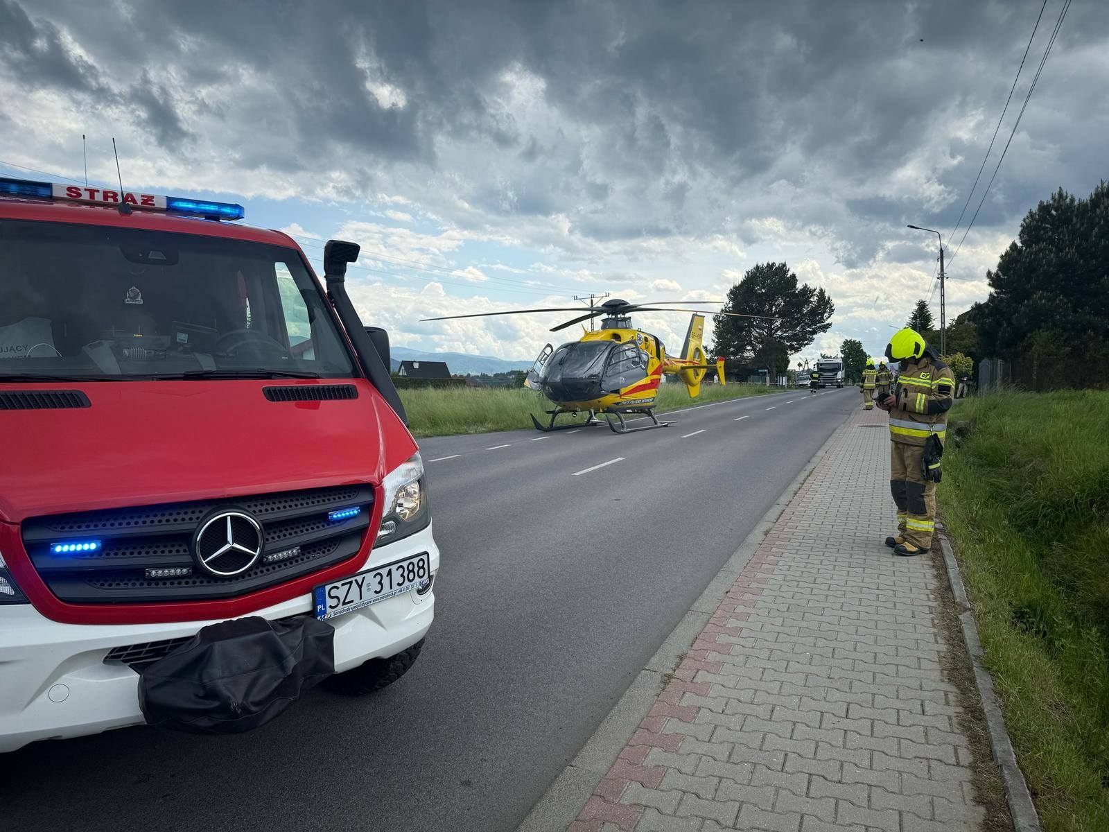 Zderzenie hulajnogi z tirem. Po rannego 39-latka lądował śmigłowiec – foto