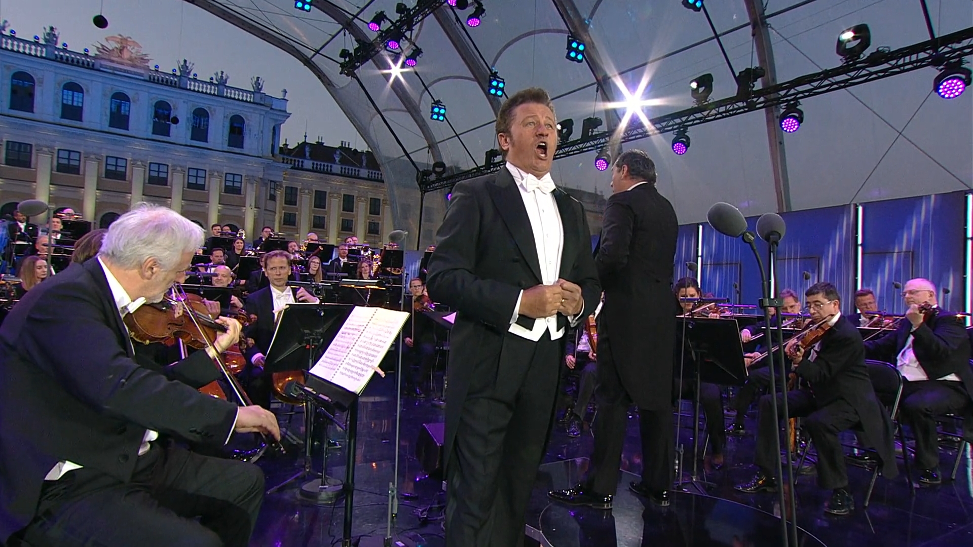 Tenor Piotr Beczała gwiazdą niesamowitego koncertu w ogrodach pałacu Schönbrunn w Wiedniu | WIDEO