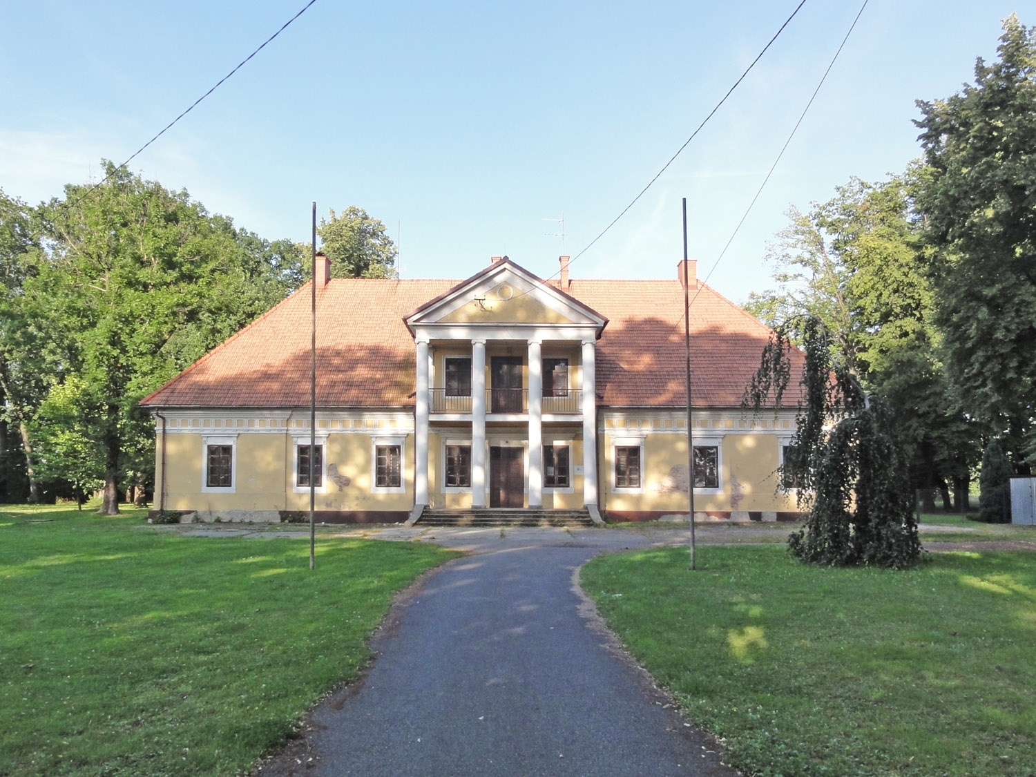 Spór o dwór. Wójt nie chce zapeszyć