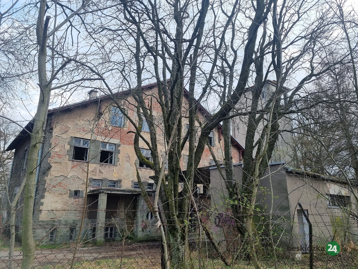 Gmina Brenna wystawia na sprzedaż dawną Stanicę Harcerską w Górkach Wielkich z jej przyległościami