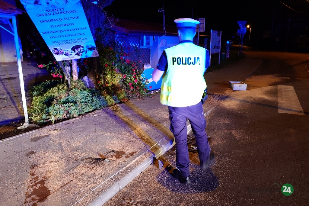 Z ostatniej chwili: Zabrzeg: Demolka przy Waryńskiego. Samochód uderzył w słup – foto