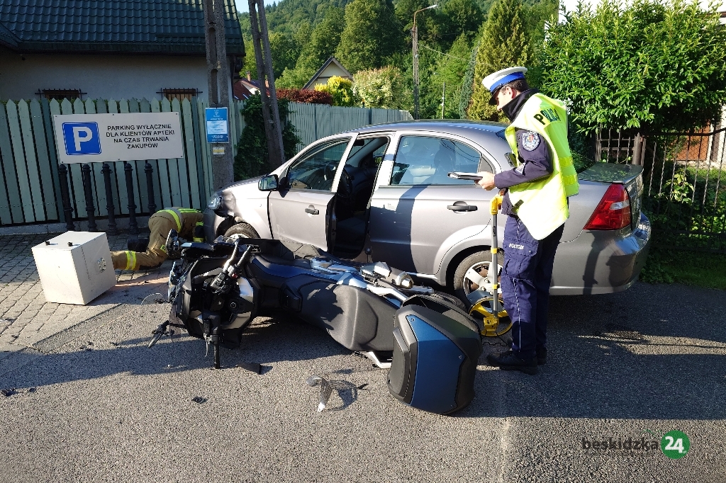 Z ostatniej chwili: Wypadek w Straconce. Zderzenie motocyklisty z osobówką – foto
