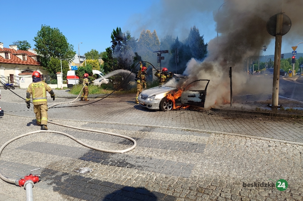Z ostatniej chwili: pożar samochodu w Białej. Auto spłonęło doszczętnie – foto