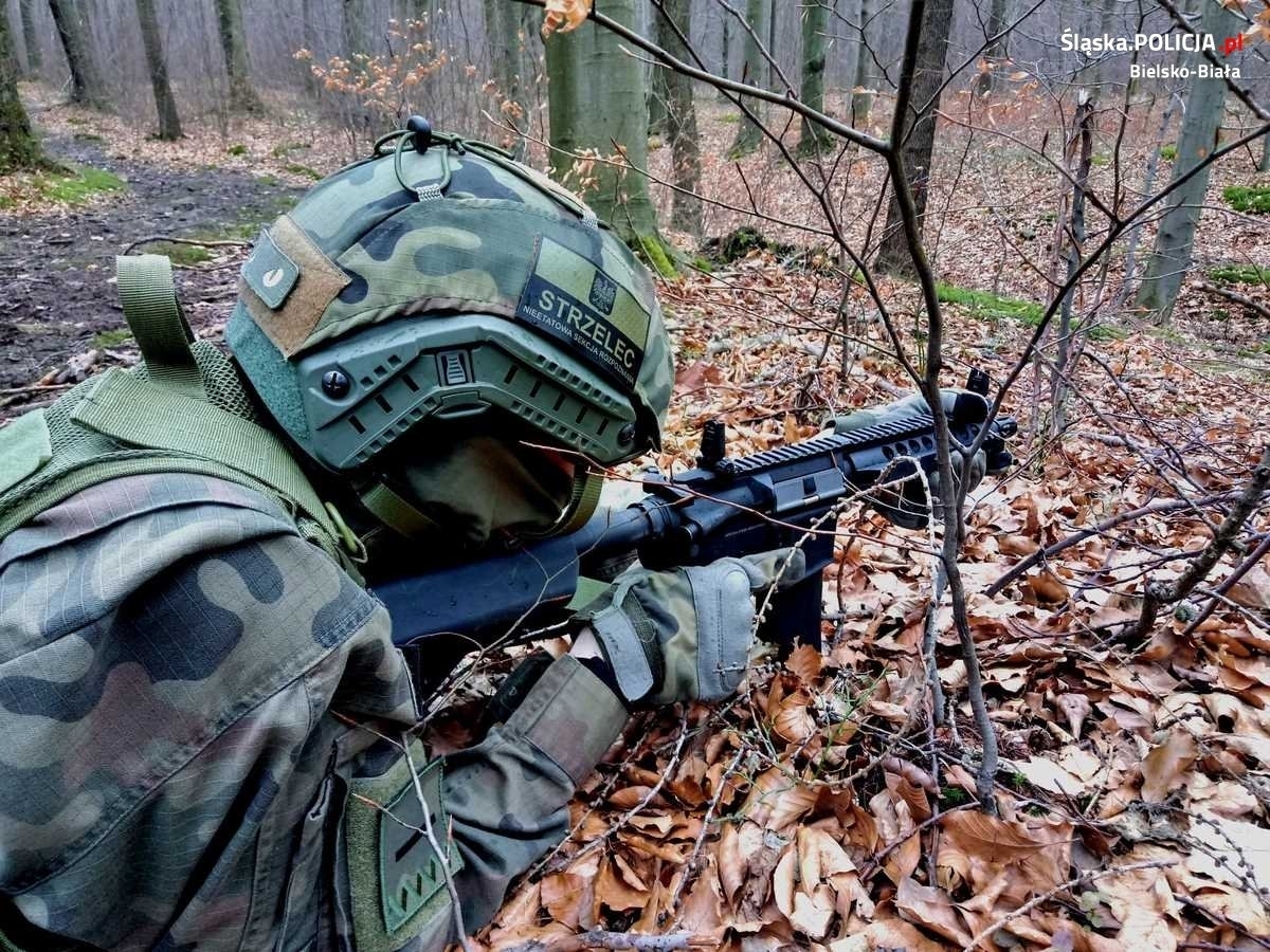 Nie wystrasz się mundurowych z „bronią”. Strzelcy znowu trenują w Wapienicy