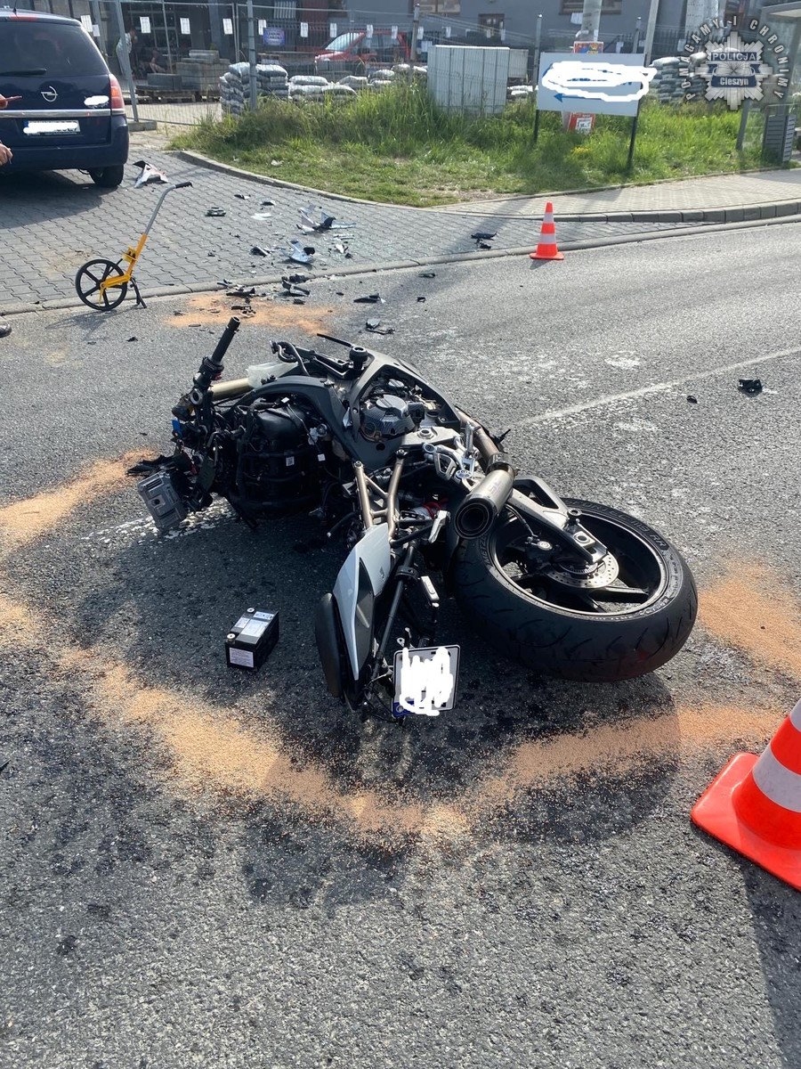 Wypadek z udziałem motocyklisty. LPR przetransportowało nieprzytomnego 34-latka do szpitala