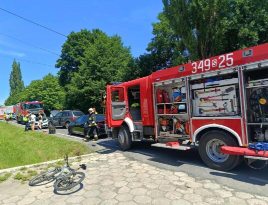 Czołowe zderzenie osobówek w Buczkowicach. Jedna osoba w szpitalu
