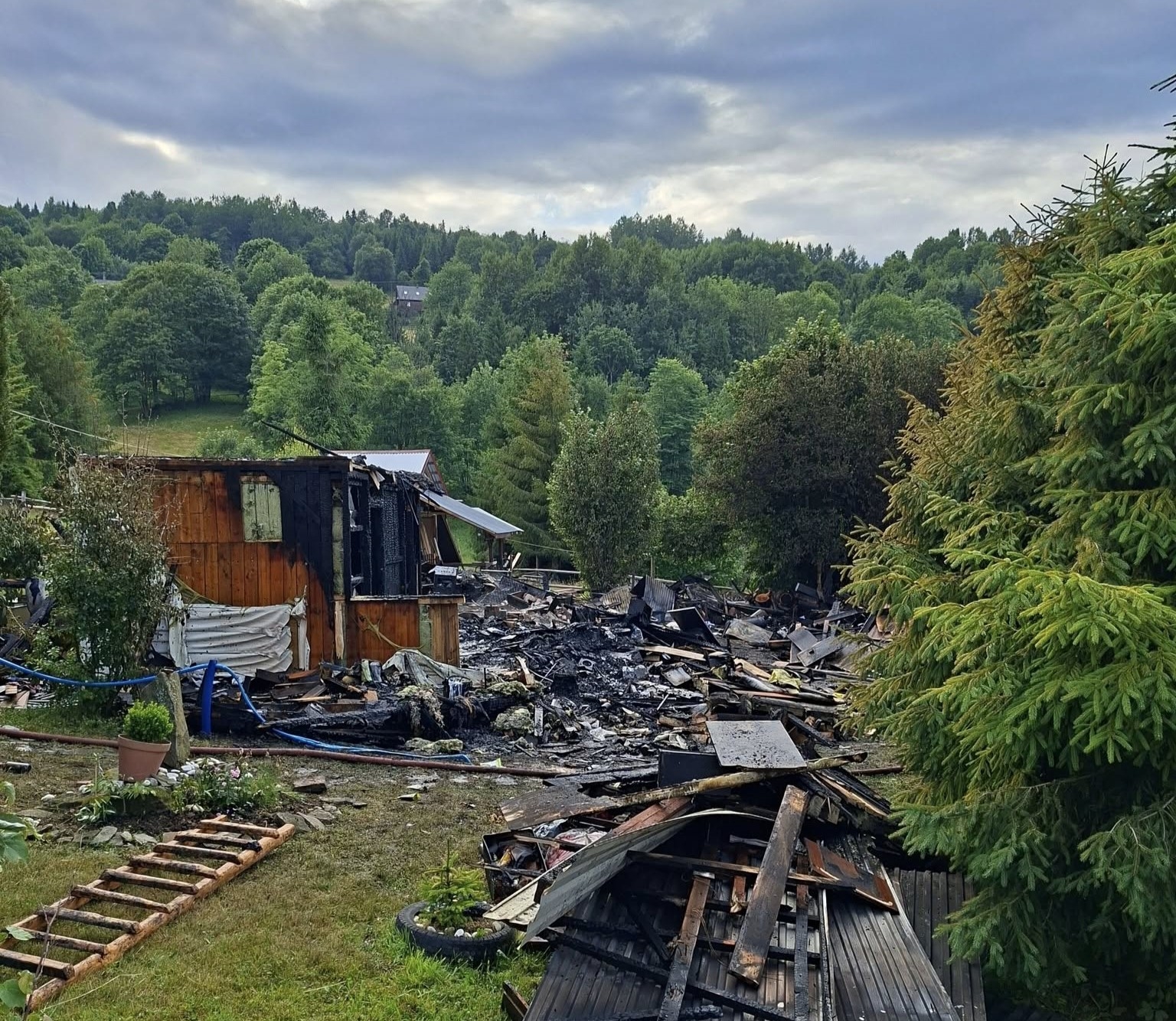 Palił się domek letniskowy. Straty są duże
