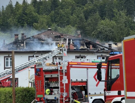 Spory pożar dworku w Wiśle Jonidle. Trwa akcja gaśnicza