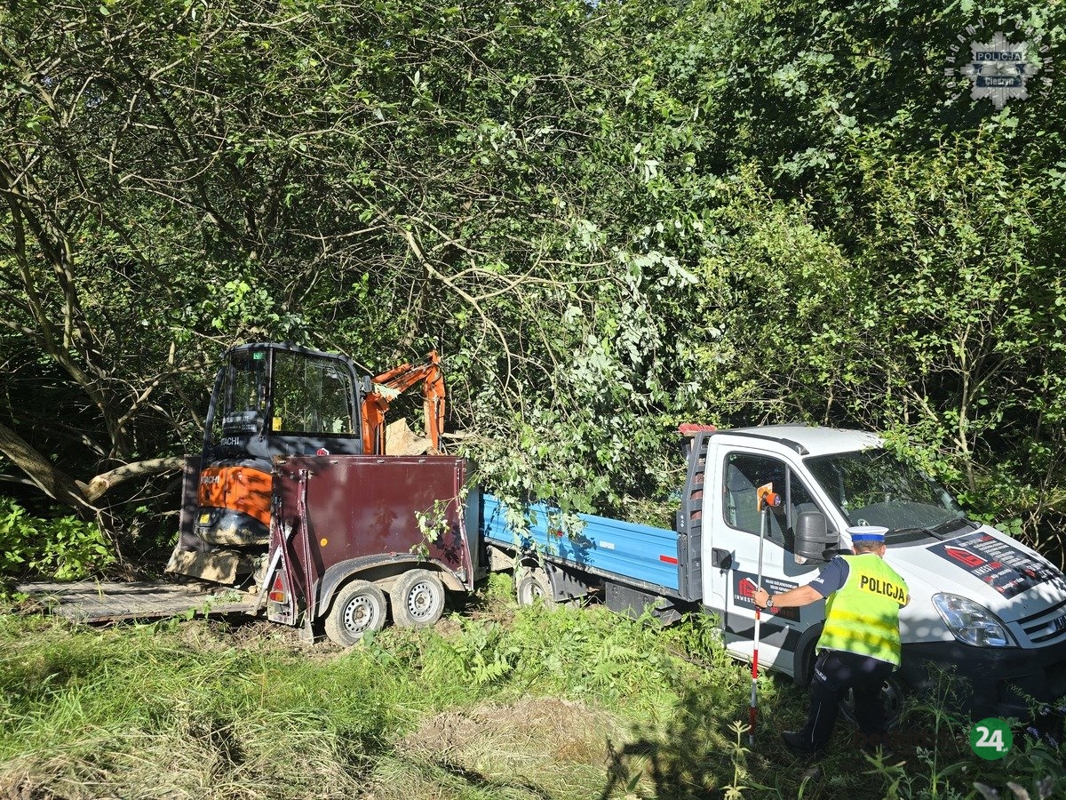 Brenna. Naczepa osunęła się w dół. W wyniku zdarzenia zginął młody mężczyzna