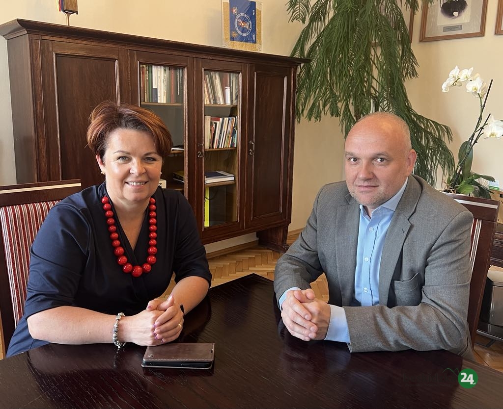 Cieszyn. Spotkanie posła i burmistrz. Flagi nie wrócą na Ratusz?