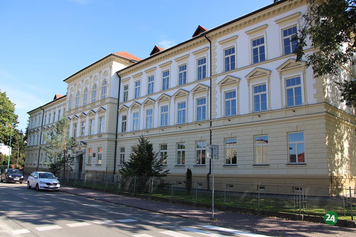 Władze powiatu żywieckiego o szkolnym naborze. Ogromne zainteresowanie żywieckim „Kopernikiem”, słabiej w “Korniku