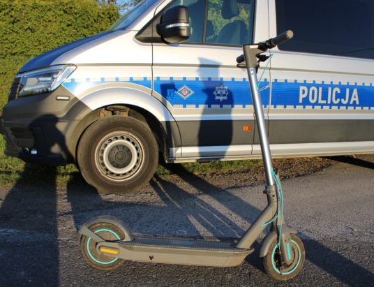 Zderzenie hulajnogi z samochodem w Ustroniu. 59-latek trafił do szpitala