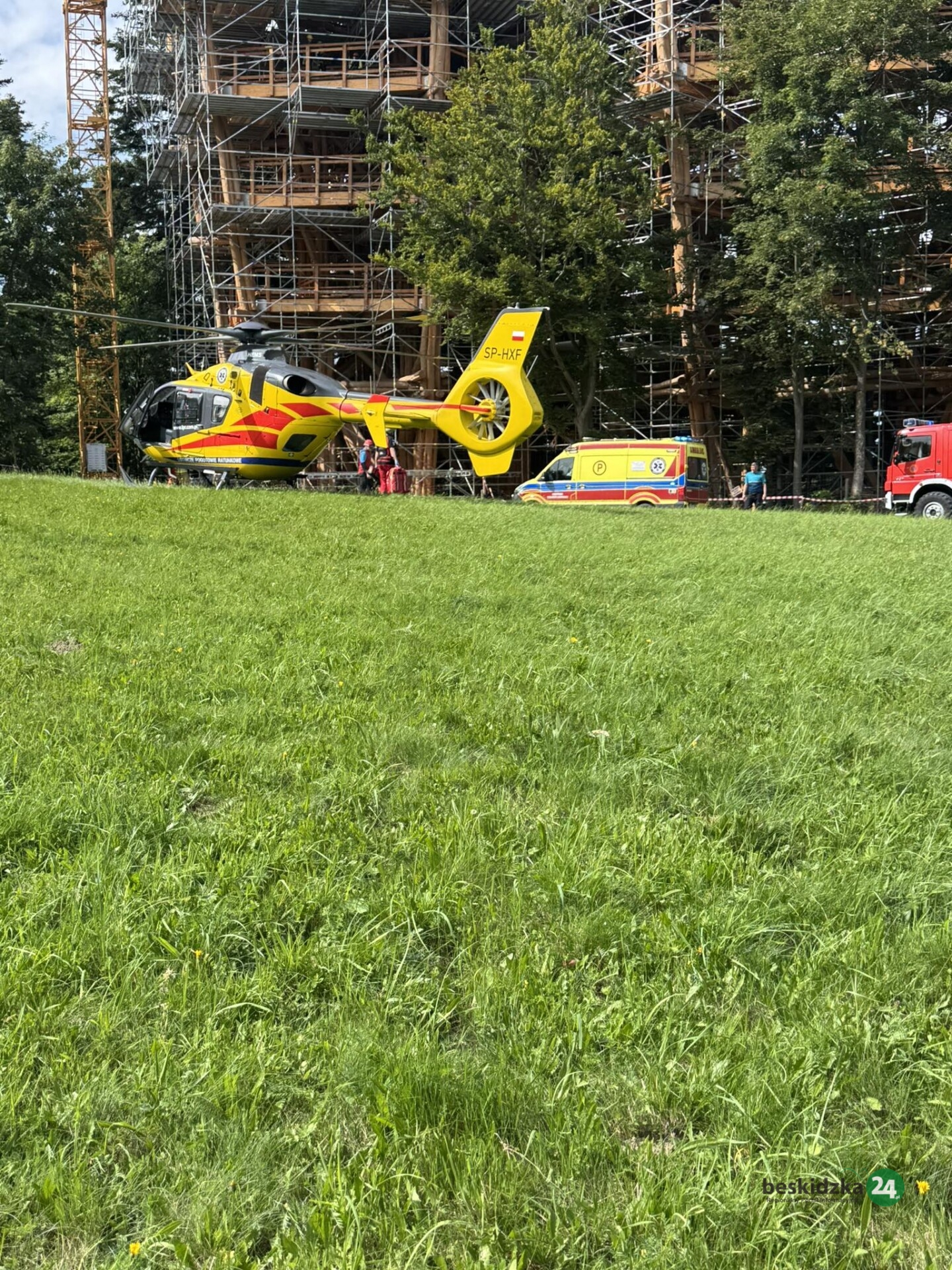 Śmigłowiec LPR przyleciał do Wisły, na pomoc rowerzyście