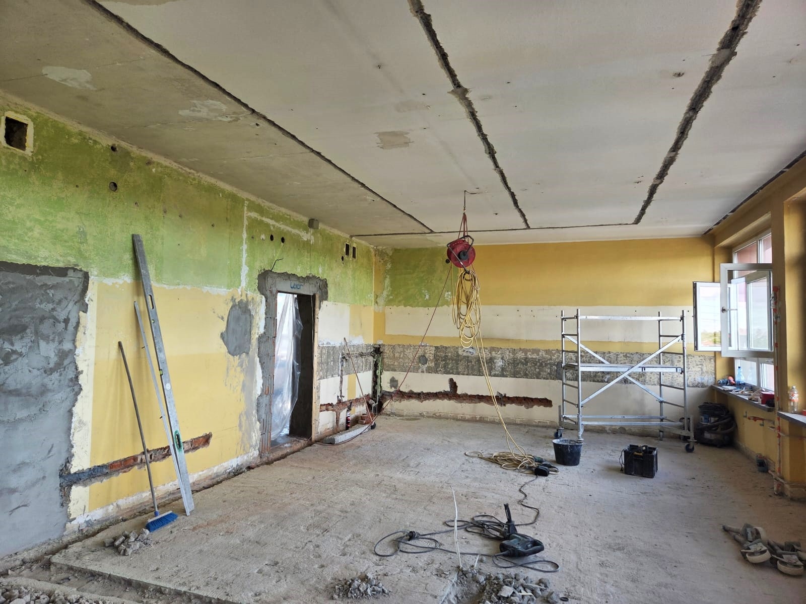 Zdążyć przed pierwszym dzwonkiem. W czechowickich szkołach praca wre