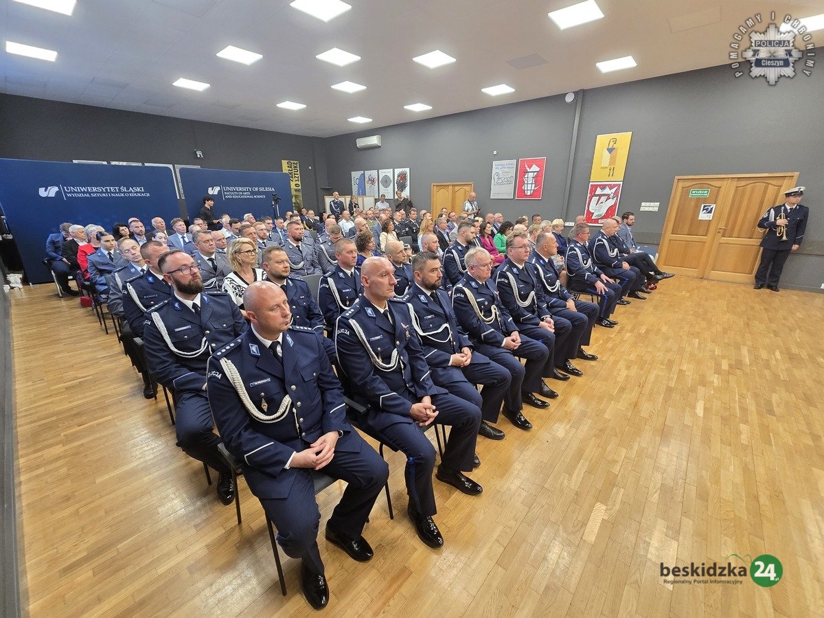 Przekazanie działki, medale i odznaczenia, jubileusz służby kobiet – Święto Policji w Cieszynie