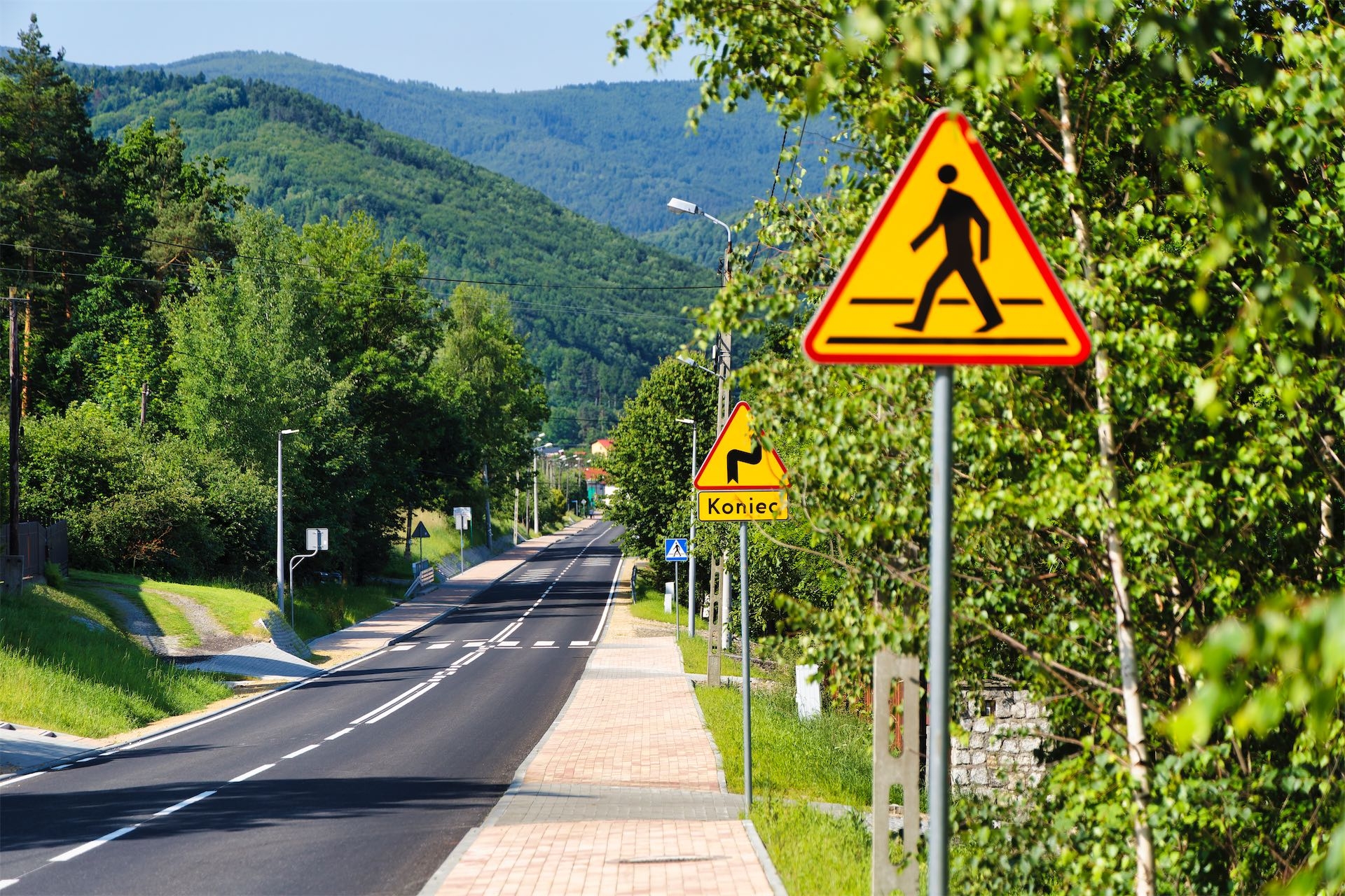 Zakończono duży remont. „Oddaliśmy do użytku jedną z najpiękniejszych dróg w Beskidach”