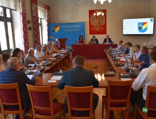 Zarząd Powiatu Żywieckiego z absolutorium i wotum zaufania