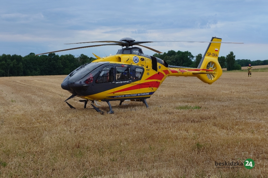 Z ostatniej chwili: Wilamowice: Samochód uderzył w drzewo, kierowcę reanimowano. Lądował LPR – foto