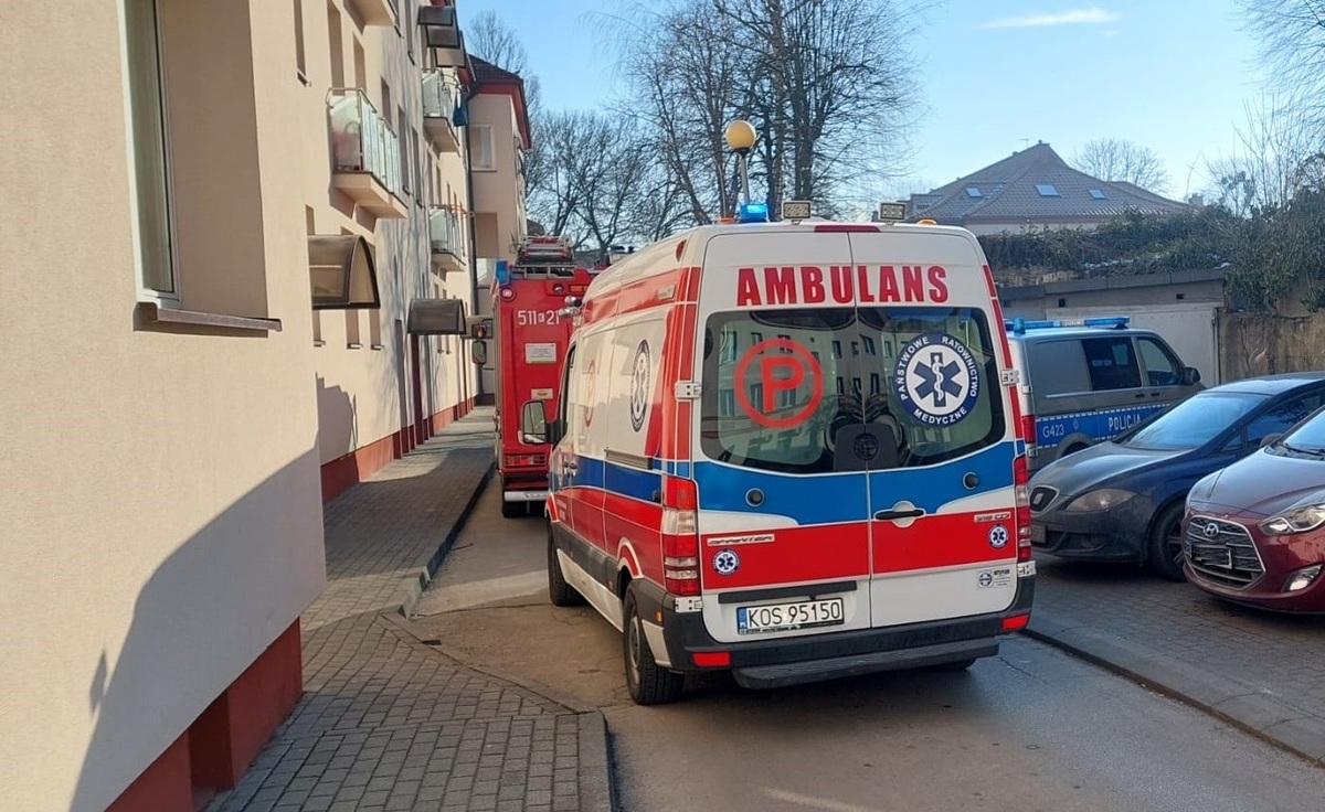 Czteroletnie dziecko na parapecie. Zareagowali przechodnie