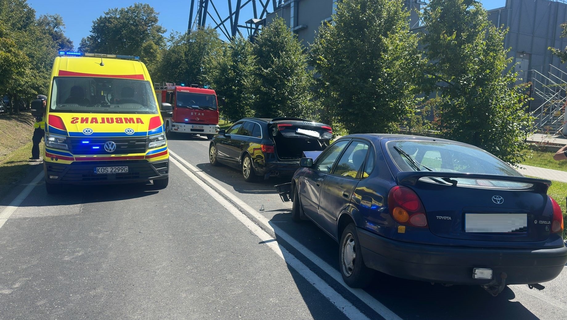 Zderzenie dwóch samochodów osobowych na DK44, dwie osoby ranne