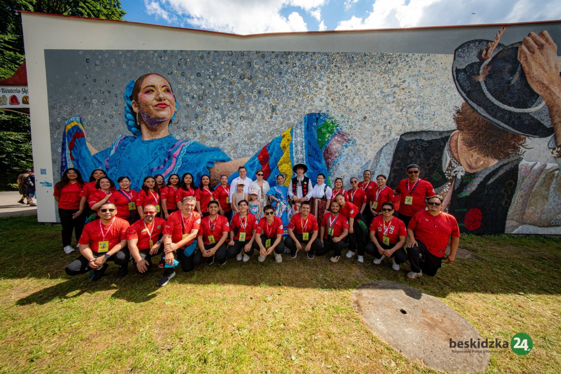 Wisła. Mural społeczny już gotowy. Wita wjeżdżających do miasta